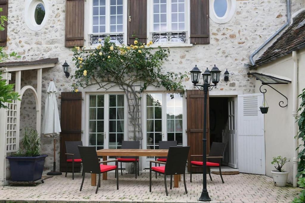 Le Nid De Rochefort Exteriör bild